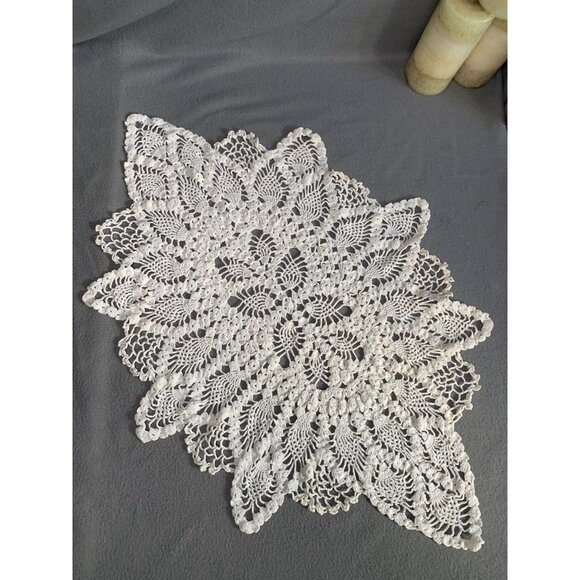 Vintage Hand-Crocheted Leaf-Shaped Lace Doily Table Decor 29"x20" - Picture 6 of 7